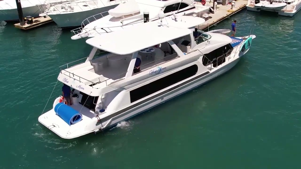 Video Thumbnail: Blue Moon Yacht in Los Cabos – Trailer (Country Version)